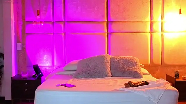 AlessiaLondon online show from March 27, 8:59 am