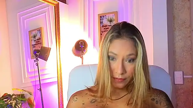 AlessiaLondon online show from April 20, 10:07 am