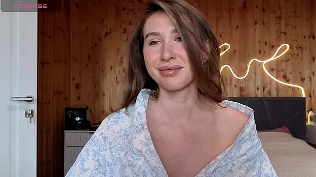 KellyBeeal online show from January 18, 9:38 am