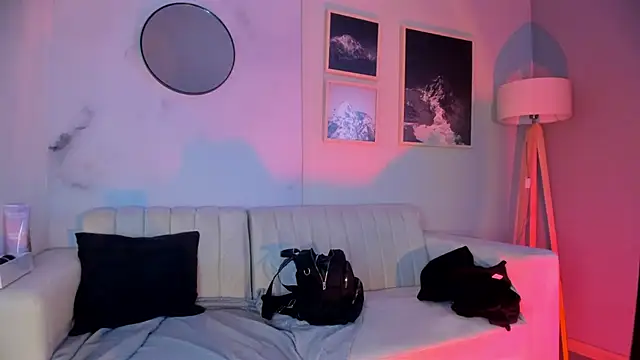 lara madisson online show from February 10, 5:43 am