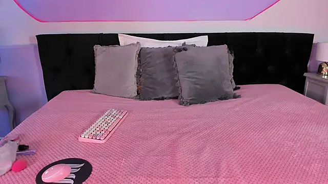 Julieta Cortes   online show from December 2, 12:18 pm