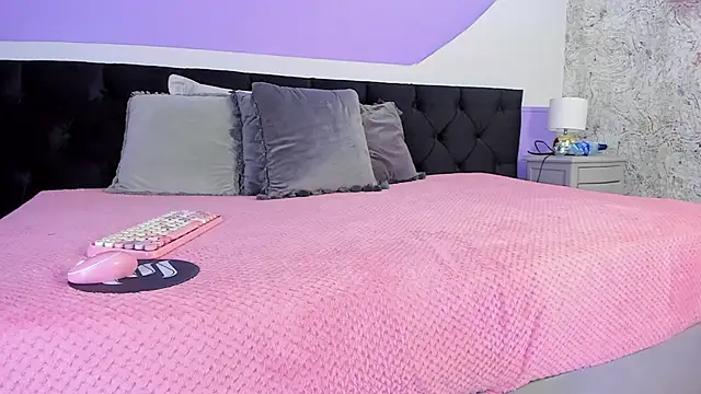 Julieta Cortes   online show from October 7, 12:20 pm