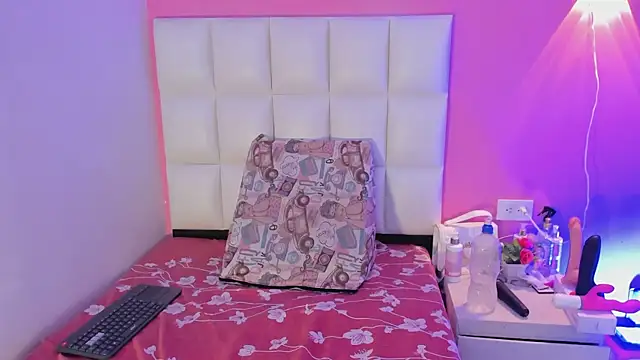 Alanna hot3 online show from October 18, 7:59 pm