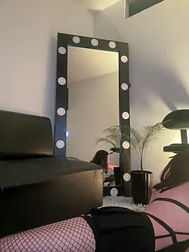 LucyGiraldo online show from December 18, 10:58 pm