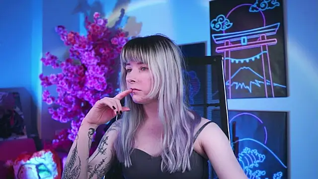 LexiWenford online show from April 3, 3:15 am