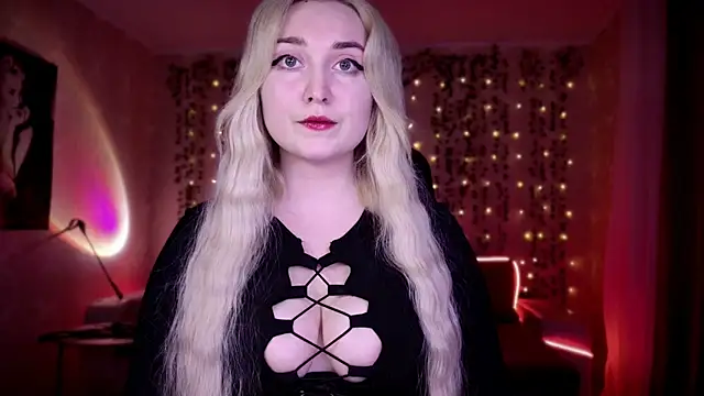 AllisonBlack  online show from April 8, 7:16 pm