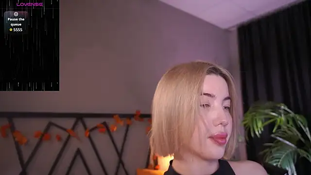 LindaThacker online show from November 24, 6:48 am