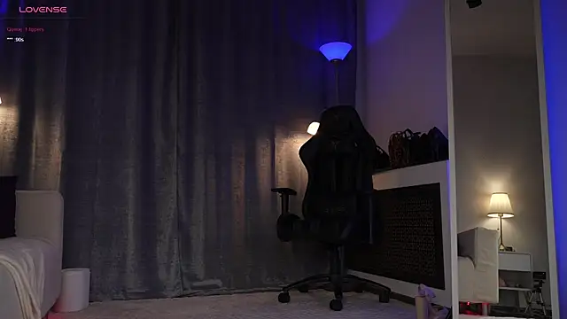 Amely Young online show from October 4, 1:44 am