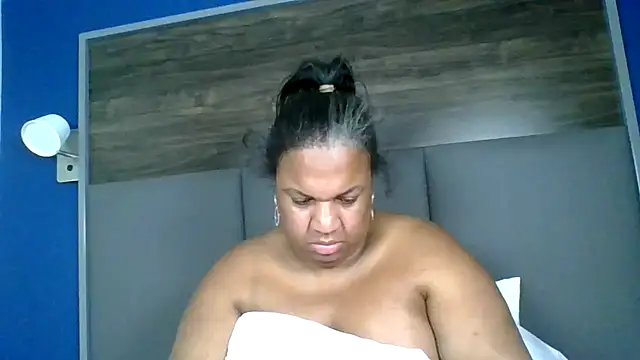 Badgirlbrittt online show from November 3, 11:20 pm