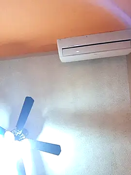 miicheele32 online show from December 2, 8:38 am