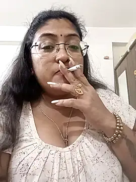 LAVERNIYA  online show from December 1, 3:04 pm