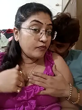 LAVERNIYA  online show from November 14, 8:09 pm