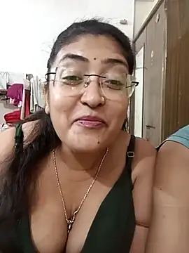 LAVERNIYA  online show from November 5, 6:57 pm