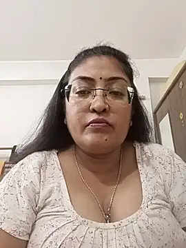 LAVERNIYA  online show from October 26, 1:06 pm