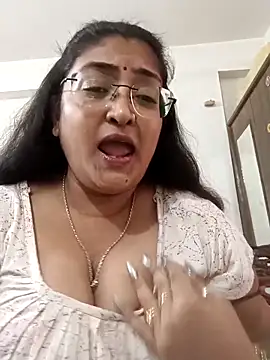 LAVERNIYA  online show from October 31, 9:57 am