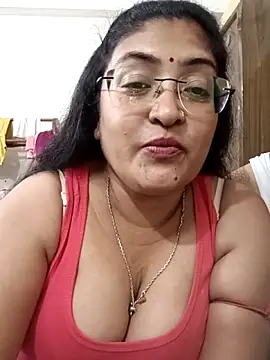 LAVERNIYA  online show from October 7, 7:40 pm