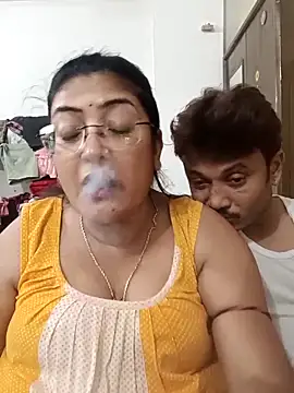 LAVERNIYA  online show from November 13, 8:08 pm