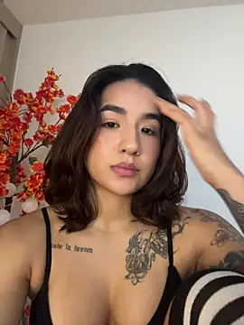 VictoriaHiill online show from July 18, 6:54 pm