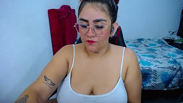 loly bigbooty4u online show from February 25, 5:39 am