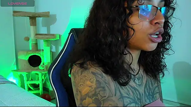 JuliaRose ks online show from March 3, 12:05 am