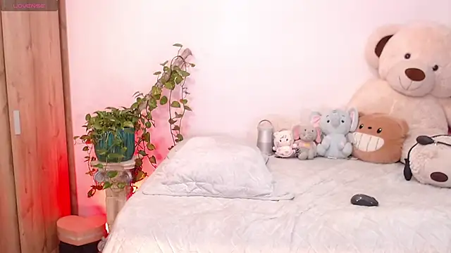 The queen of pleasure online show from October 3, 4:50 am