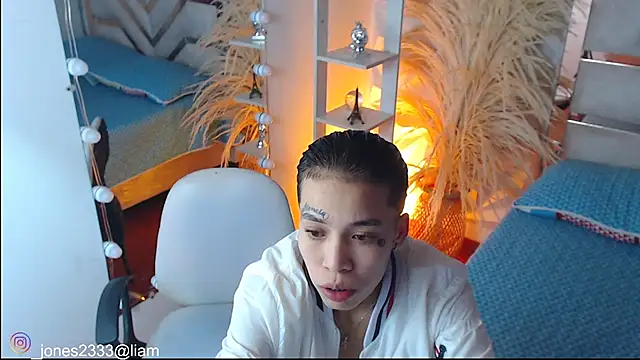 Jonesliam23 online show from November 21, 7:27 pm