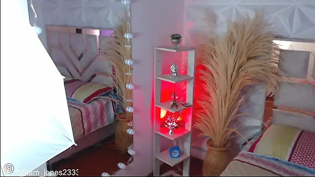 Jonesliam23 online show from November 16, 7:25 pm