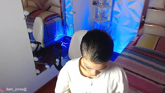 Jonesliam23 online show from April 8, 7:49 pm