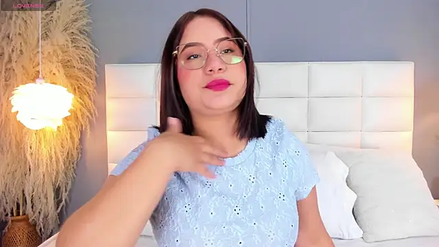 HannaKarson online show from November 18, 11:33 am