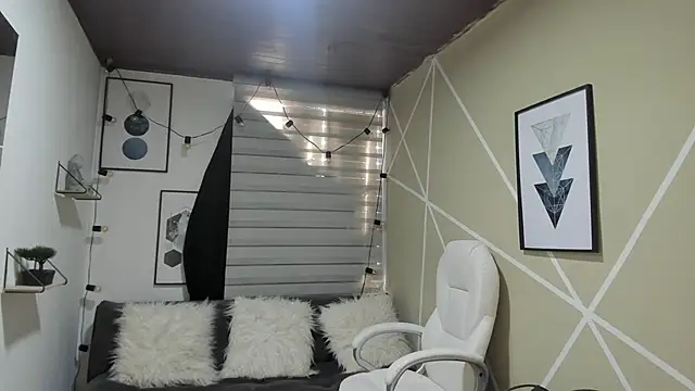 Enma  clark online show from September 24, 1:10 pm