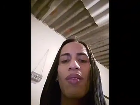 AlexaWarner online show from December 1, 5:04 pm