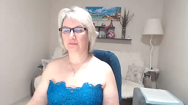 FleurMays online show from April 1, 8:15 am