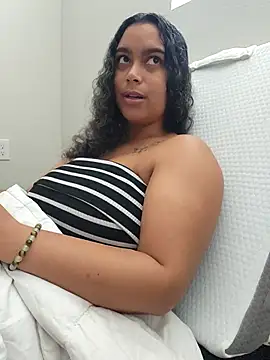 cinnaminnie online show from November 13, 8:08 pm