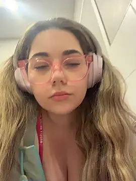 brooklynivy online show from July 17, 12:09 pm