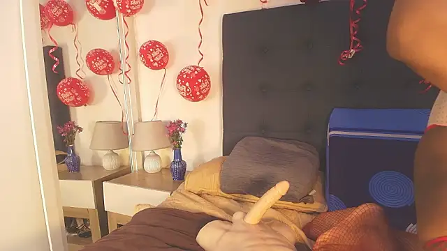 Evelonga 707 online show from February 20, 7:15 pm