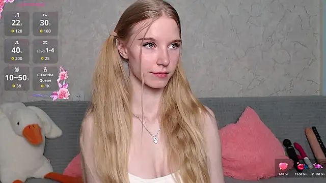 Cutieblondegirl online show from March 14, 4:52 pm