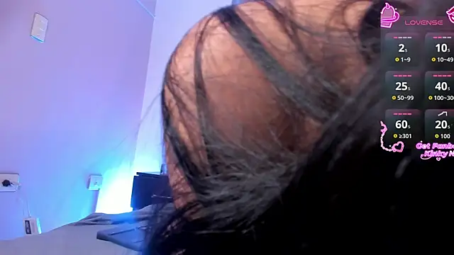 SaraRoy  online show from December 4, 8:09 pm