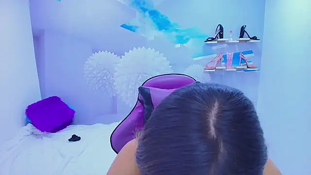 DEMI LEED online show from November 25, 12:40 pm