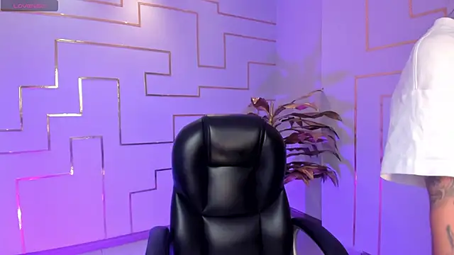 HannahJamesX online show from September 8, 5:45 pm