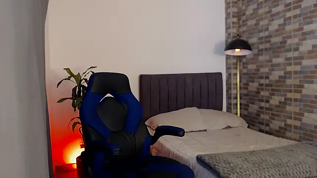 NicoleHaley online show from December 17, 5:55 am