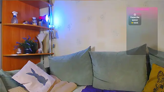 Caroline1995 online show from December 2, 8:27 am