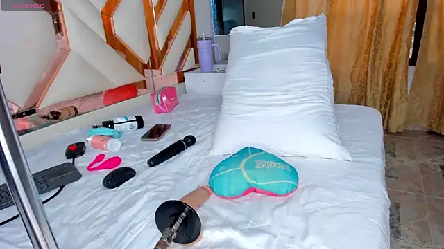 CintiaVega online show from October 4, 12:33 pm