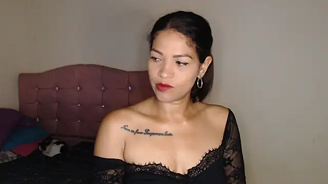 makennaa  online show from November 27, 9:23 am