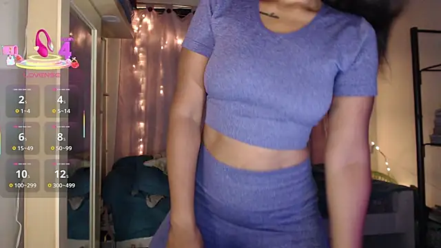 makennaa  online show from October 10, 10:20 am