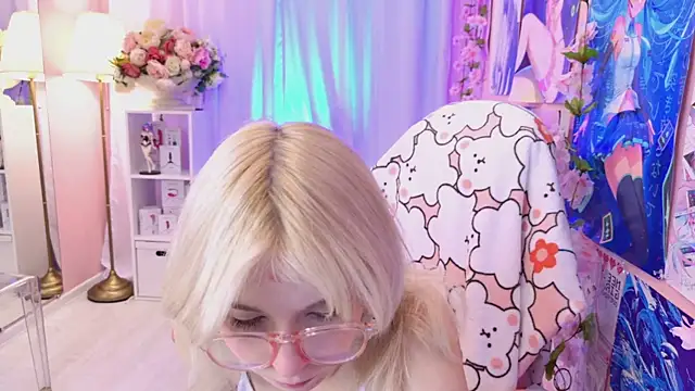 Coconut Mia online show from September 8, 3:00 pm