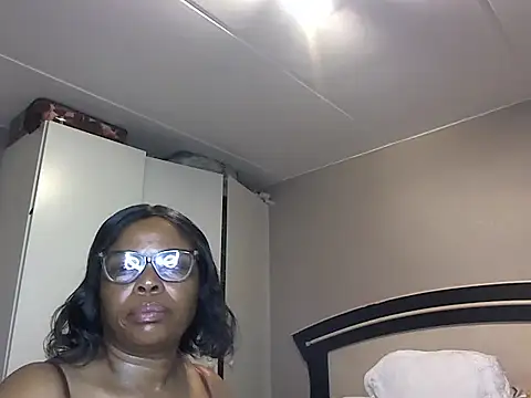 Nomthie online show from October 22, 7:41 pm