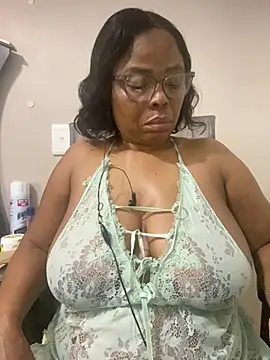 Nomthie online show from March 4, 11:33 pm