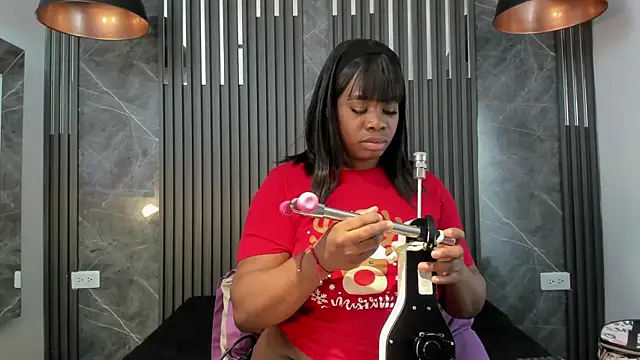 SaraiEvans online show from December 14, 3:34 am