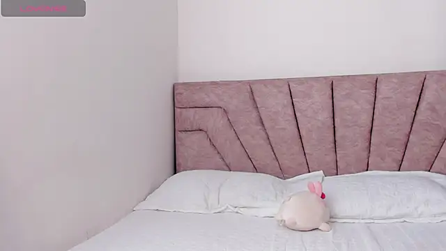 SavannahWildee online show from November 11, 2:36 pm