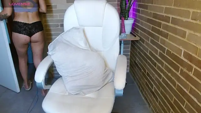 helenacyruss online show from December 16, 2:23 pm